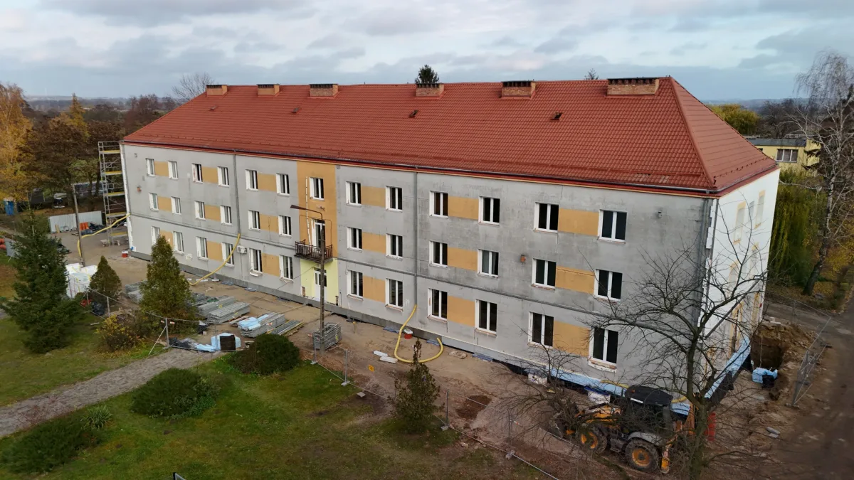 Termomodernizacja Internatu Zespołu Szkół im. Powstańców Wielkopolskich w Bielicach coraz bliżej końca