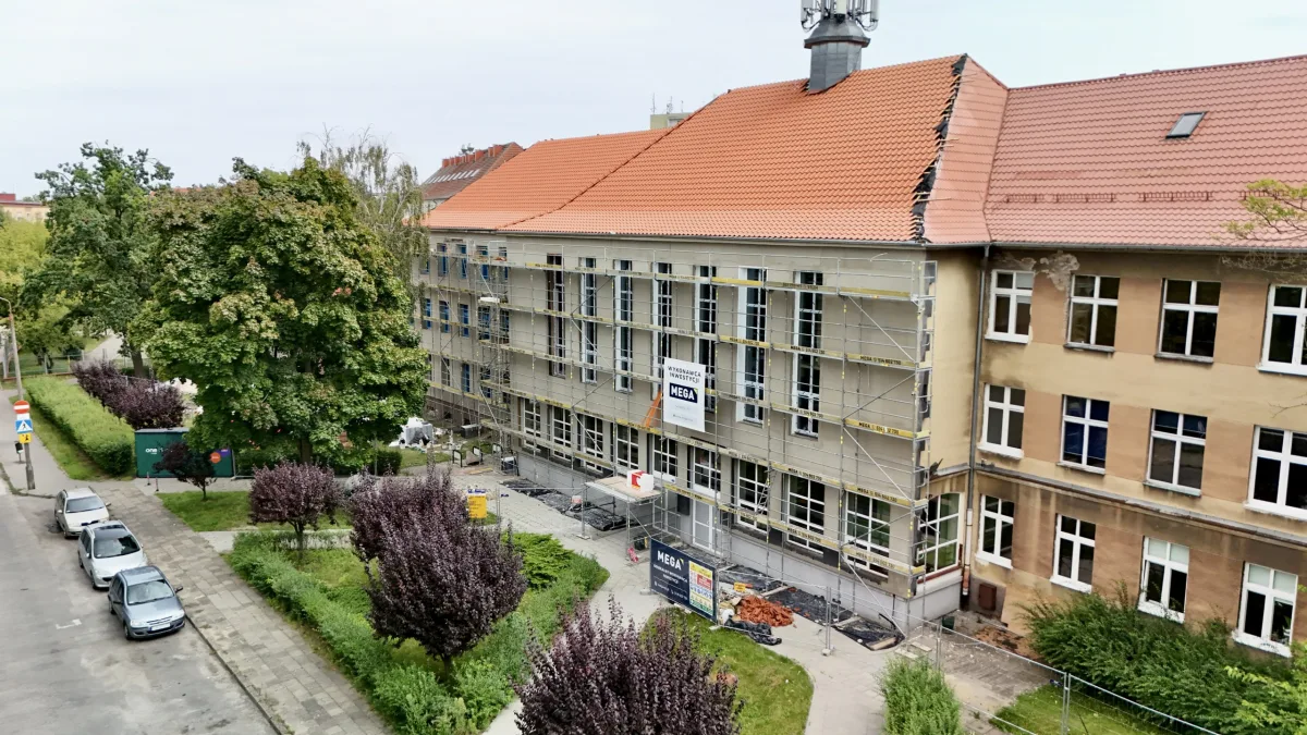 Termomodernizacja Zespołu Szkół Chemicznych w Bydgoszczy – intensywny postęp prac!