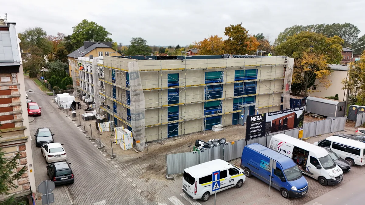 Elewacja, dach, wnętrza – kompleksowe roboty na budowie Centrum Kultury Ziemowit