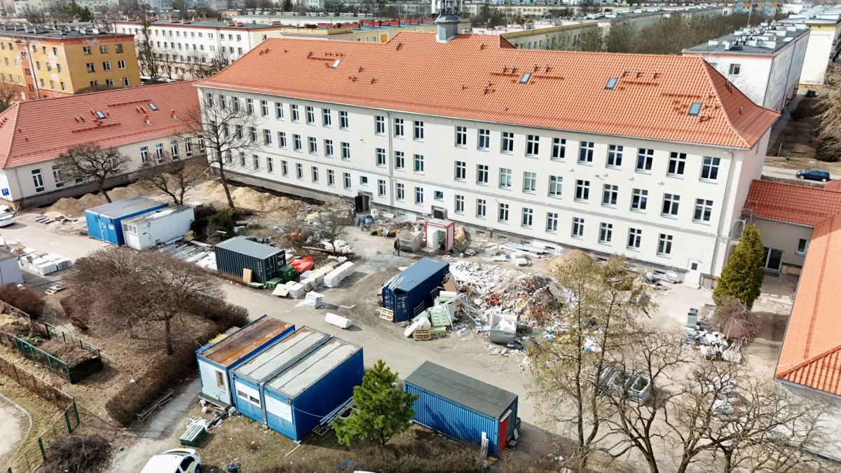 Zaawansowane prace przy termomodernizacji Zespołu Szkół Chemicznych